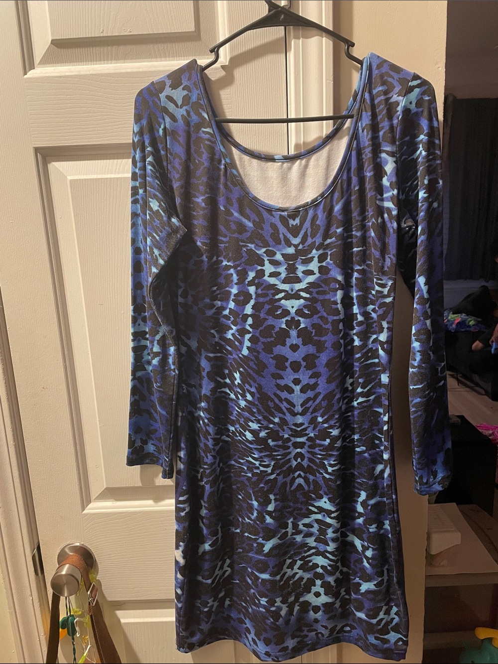 Blue Animal-Print Long Sleeve Scoop Neck Dress Midi Dress Size Large/Stretchy